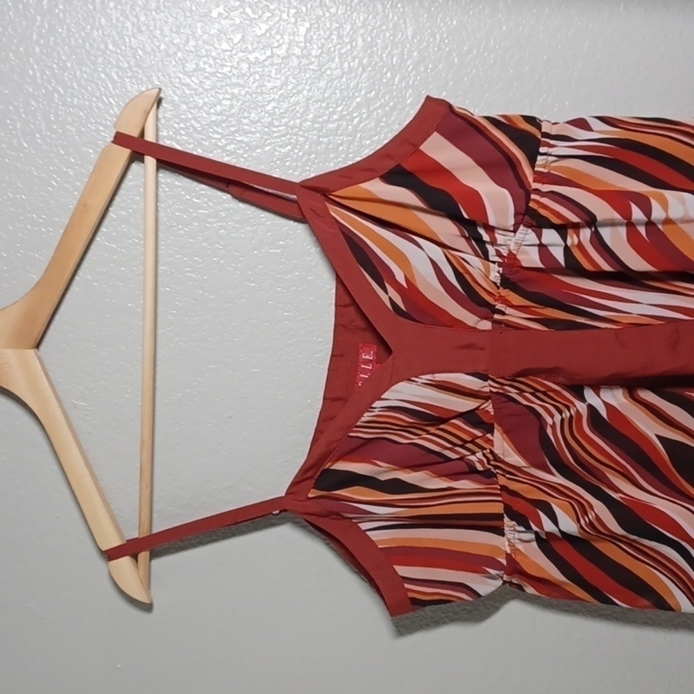 ELLE Red Flowy Top - Picture 3 of 9